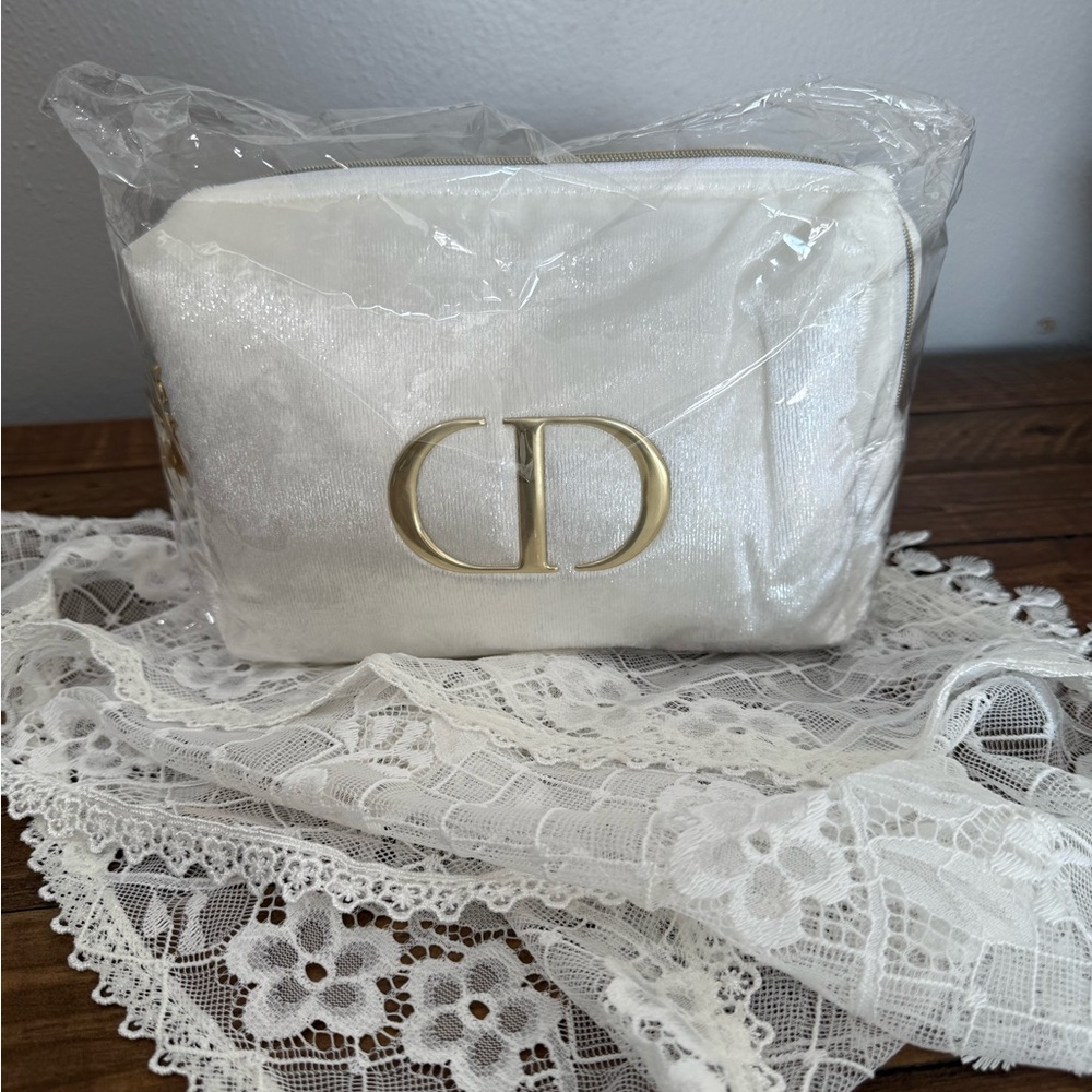 Dior White Velvet Cosmetic Bag with Gold Logo - Picture 2 of 7